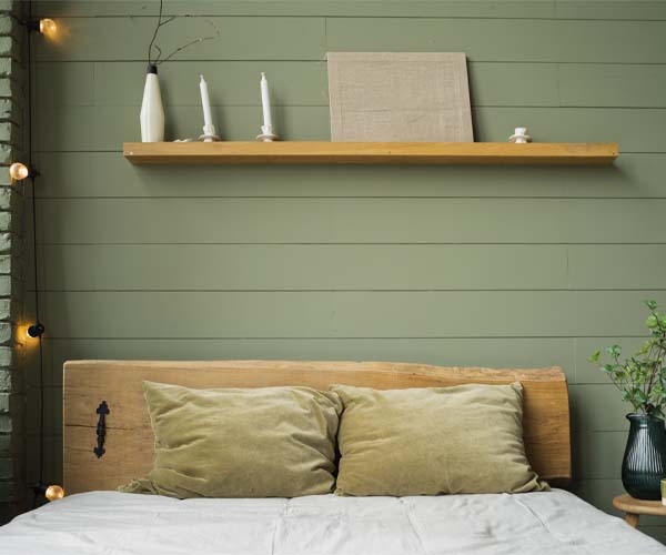 Upcycling chambre à coucher : Transformer une vieille porte en tête de lit originale